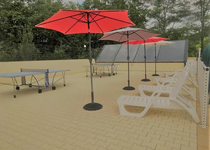 Les Pyracantas - Lesgitesdeshautsdevialot En Perigord *